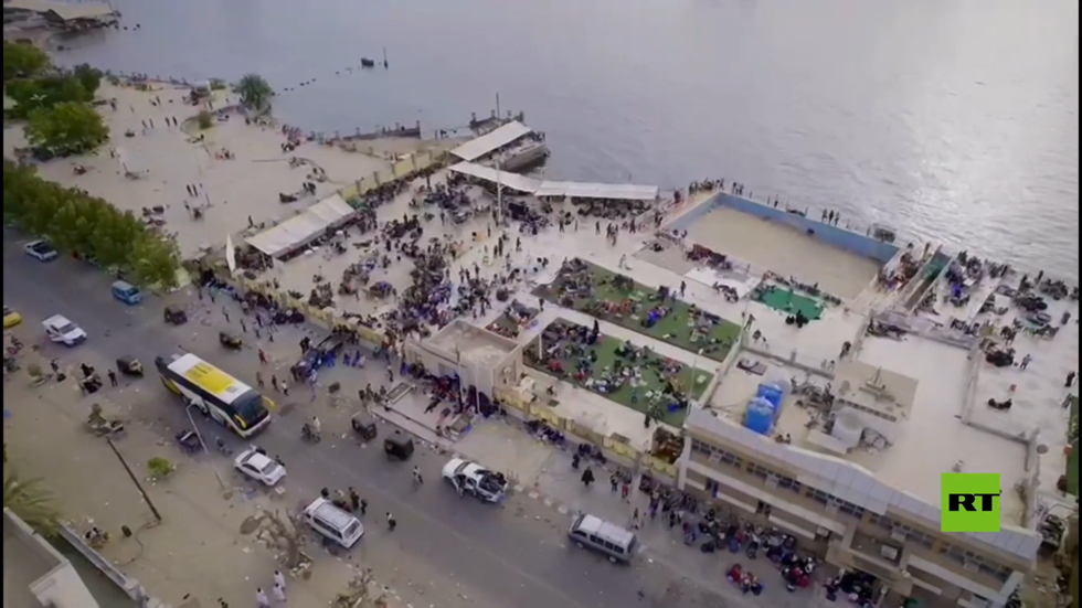 مسيرة ترصد عمليات إجلاء جماعي في بورتسودان