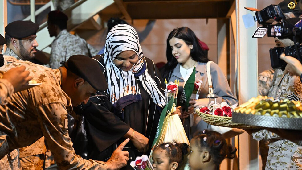 بالفيديو.. دكتورة بريطانية ترفض بلادها إجلاءها من السودان وتنقذها السعودية