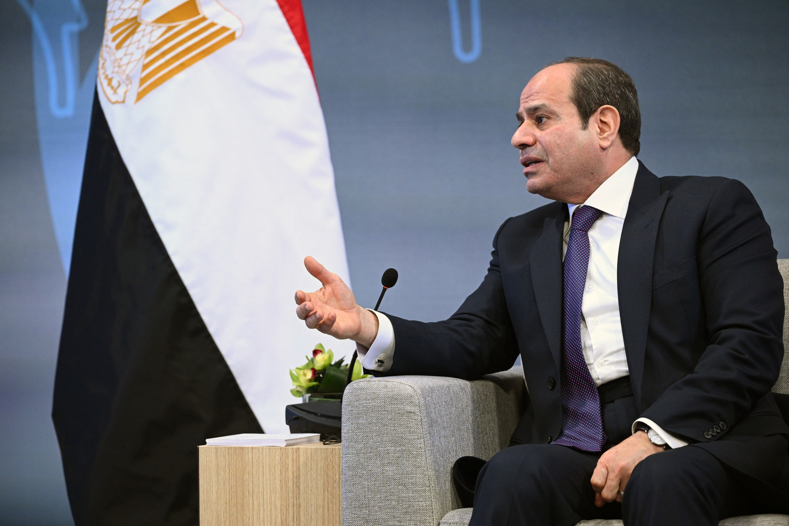 السيسي مخاطبا جنودا بالجيش المصري: الدولار هيبقى تاريخ