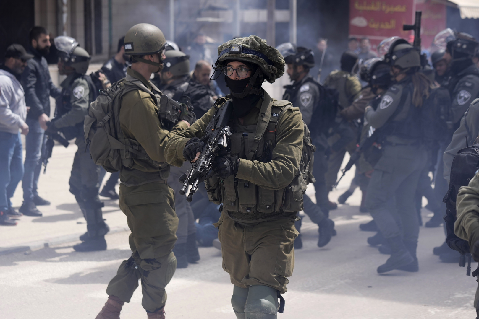 منفذ عملية الدهس في الخليل ملازم بالشرطة الفلسطينية (صورة)