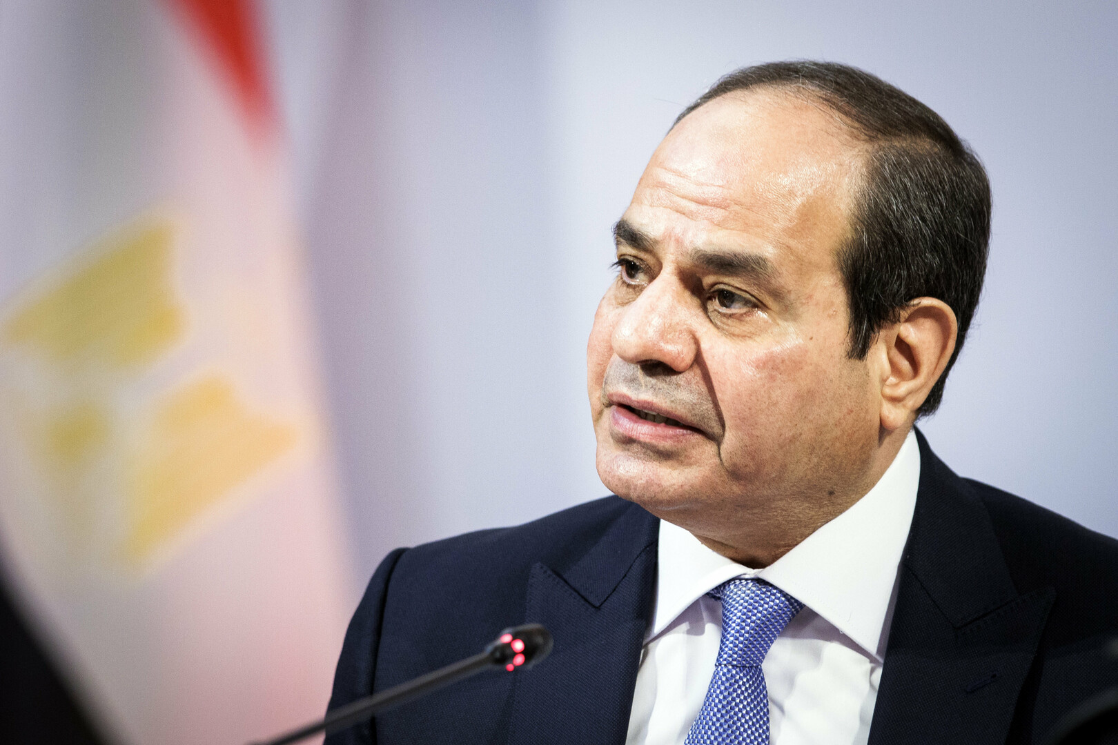 السيسي: لن نسمح لأحد برفع السلاح في أي جزء من أرض مصر