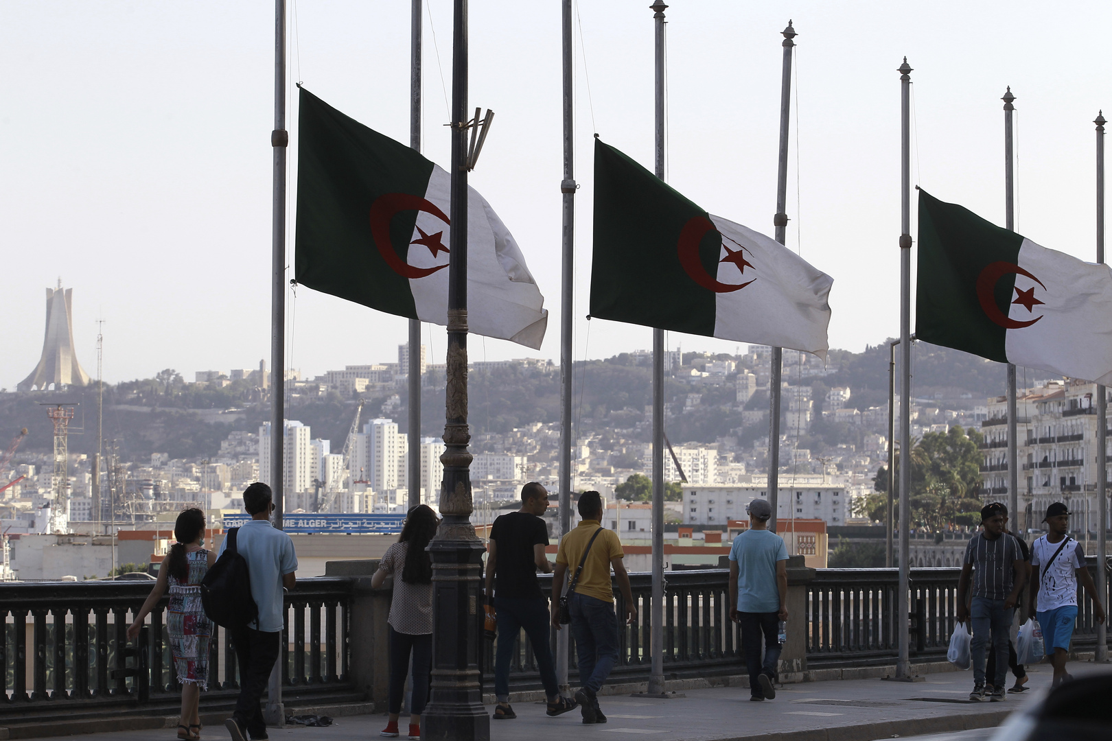 السلطات الجزائرية تضبط أكثر من 10 آلاف قرص مهلوس لدى مسافر قادم من فرنسا
