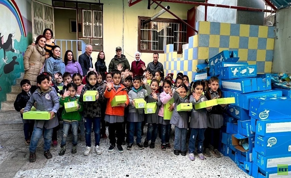 المركز الروسي للمصالحة يقوم بفعالية خيرية لأطفال روضة 