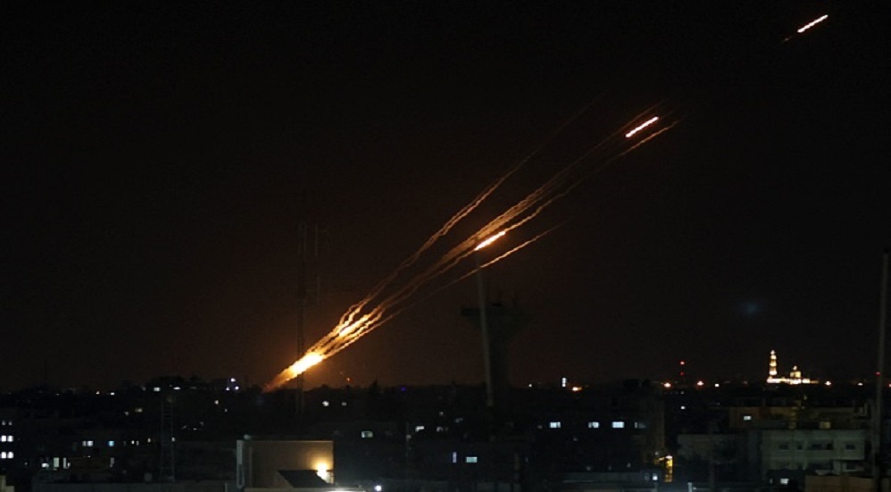 صواريخ من غزة تستهدف أهدافا إسرائيلية في غلاف القطاع تزامنا مع أحداث الأقصى