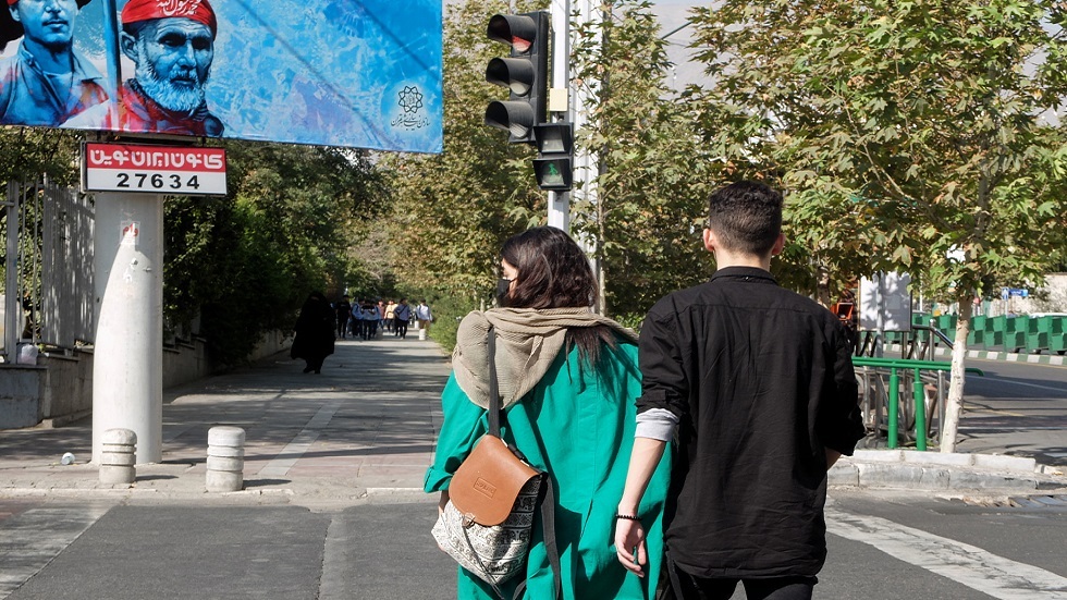 إيران.. بدء استخدام كاميرات في الأماكن العامة لرصد غير الملتزمات بالحجاب