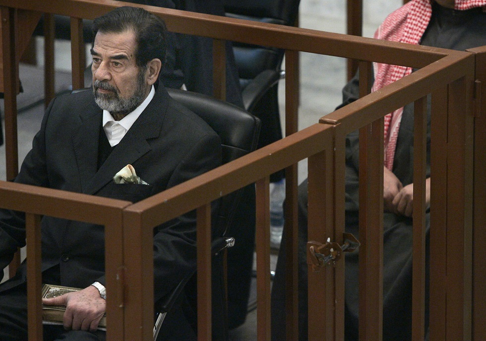 قاض عراقي: إعدام صدام حسين استغرق 35 دقيقة ونفّذ في مكان أعدم فيه عناصر 