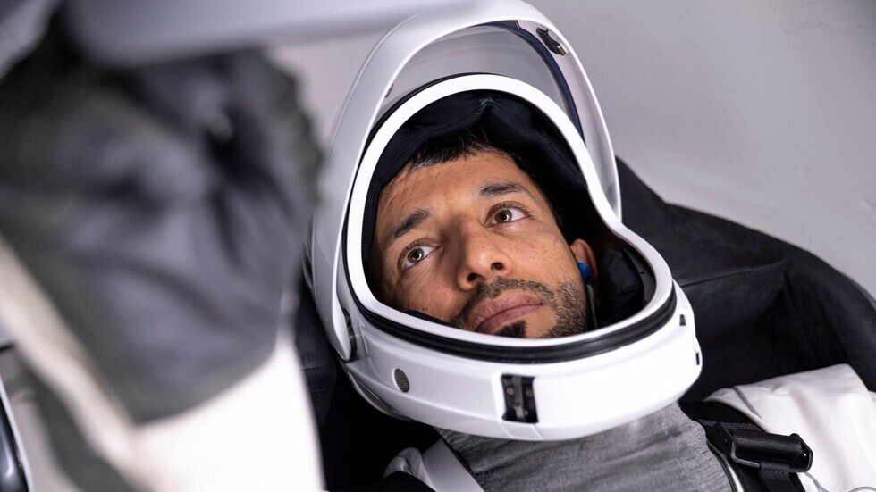 النيادي أول رائد عربي يسير في الفضاء المفتوح