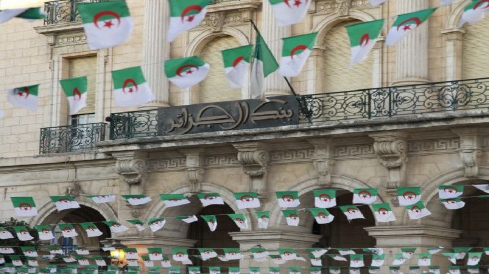 الجزائر تفتتح أول بنك وطني في الخارج