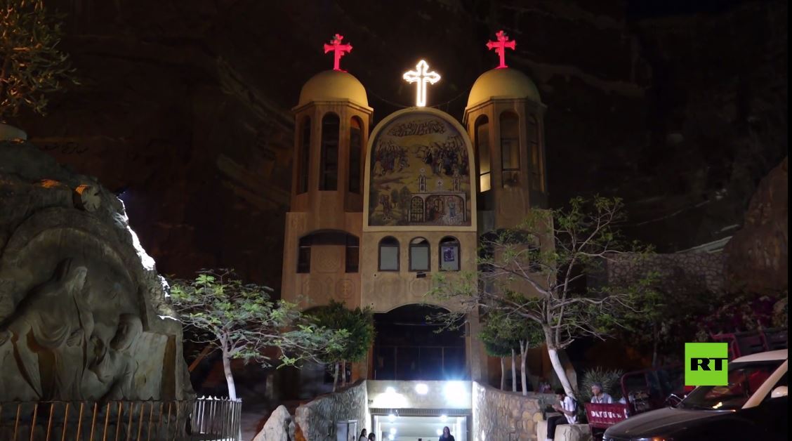 مشاهد من احتفالات عيد الفصح في كنيسة القديس سمعان بالقاهرة