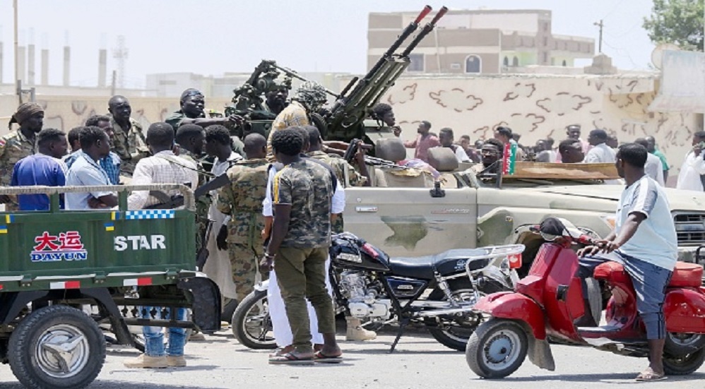 تواصل القتال في السودان وسط تضارب الأنباء بشأن السيطرة والأمم المتحدة: يصعب تحديد أين تتجه الأمور