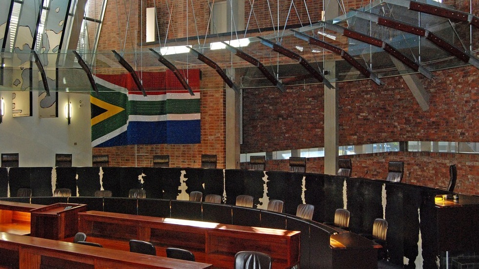 جنوب إفريقيا.. محكمة الاستئناف العليا تؤيد حظر علم حقبة الفصل العنصري