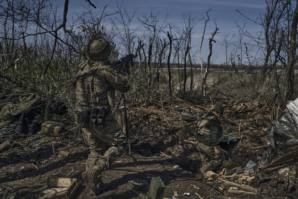 القوات الأوكرانية تستهدف مستودع نفط في مدينة روفينكي (صور+ فيديو)