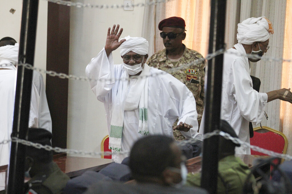 الجيش السوداني يؤكد أن عمر البشير في المستشفى تحت حراسة قضائية