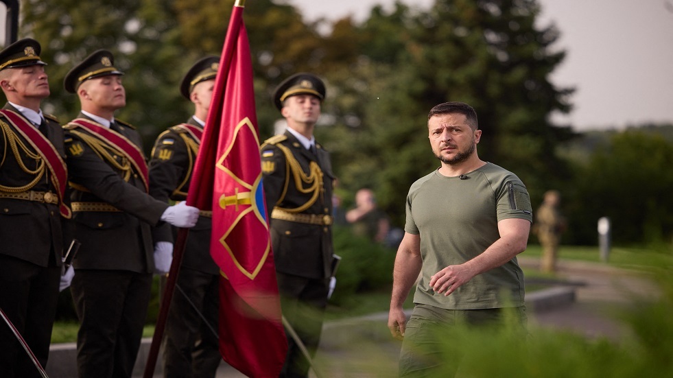 زيلينسكي: أوقات صعبة تنتظر القوات الأوكرانية