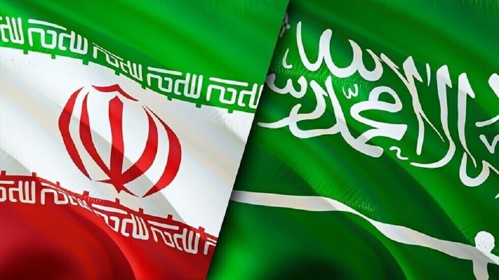 بالورود.. الرعايا الإيرانيون الذين أجلتهم السعودية من السودان يغادرون إلى طهران (فيديو)
