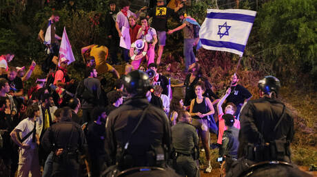 آلاف الإسرائيليين يتظاهرون ضد الإصلاح القضائي للأسبوع الخامس عشر