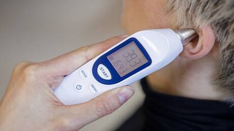 طبيب روسي يكشف سبب ارتفاع درجة حرارة الجسم دون أعراض