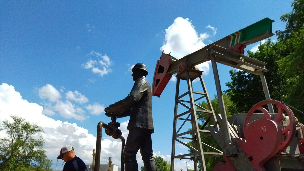 ارتفاع أسعار النفط وسط مخاوف حول الإمدادات