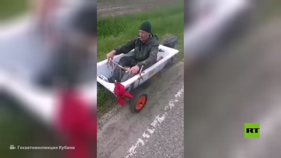 كان يقودها مخمورا.. رجل حوّل حوض الاستحمام إلى سيارة لكن الشرطة حرمته من مركبته