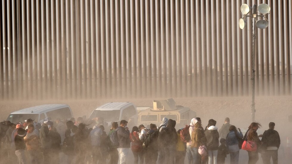 مع انتهاء إجراء من عهد ترامب.. الولايات المتحدة تستعد للفوضى على الحدود
