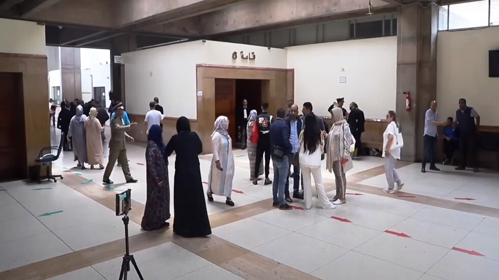 المغرب.. تأجيل محاكمة طبيب تجميل شهير بتهمة الاتجار بالبشر والنصب والاحتيال والتزوير