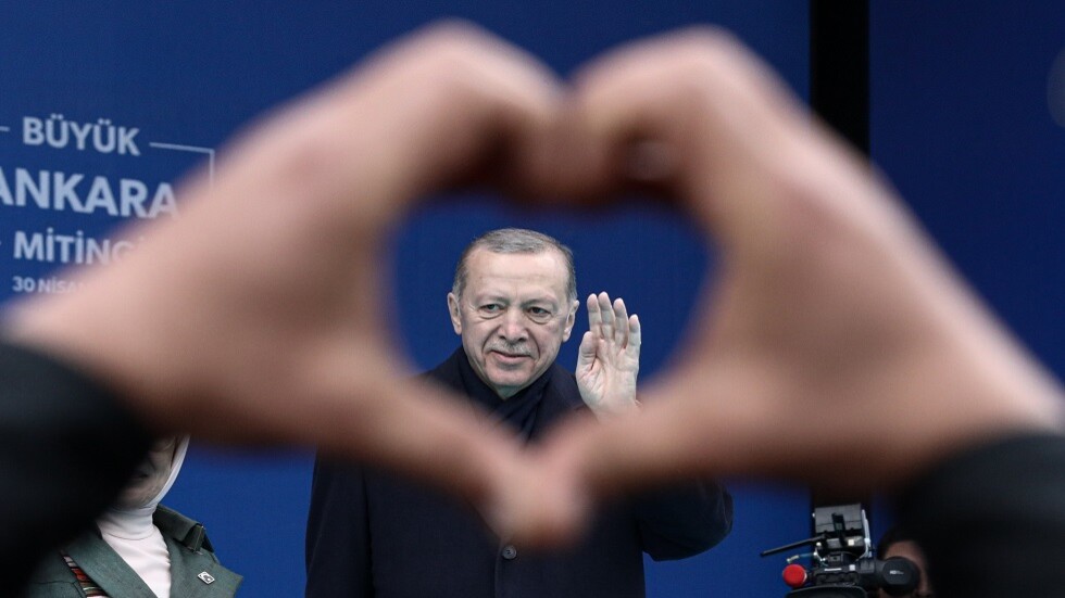 تركيا تحظر دخول نائب دنماركي أراضيها بعد زيارته مواقع لـ"قسد"