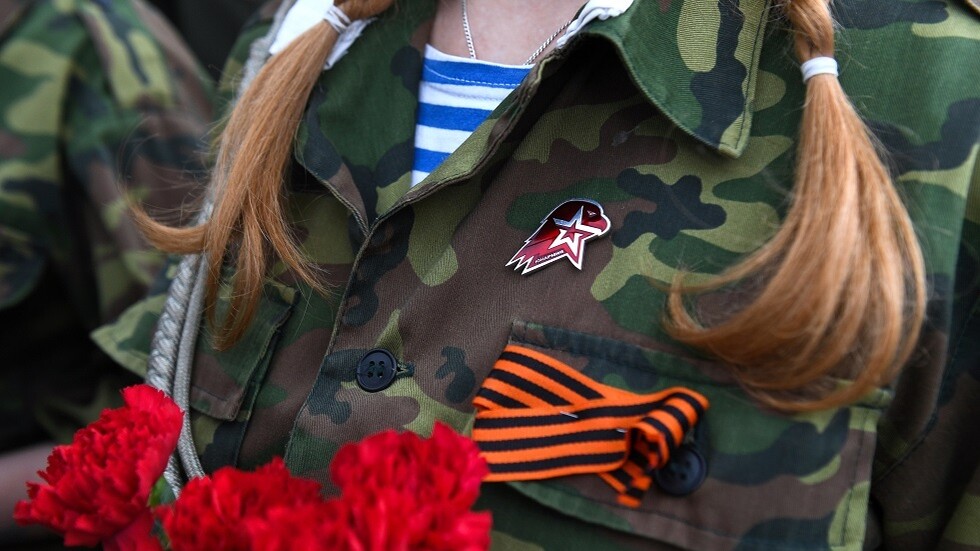 فنانون من الجيش الروسي ينظمون فلاش موب 