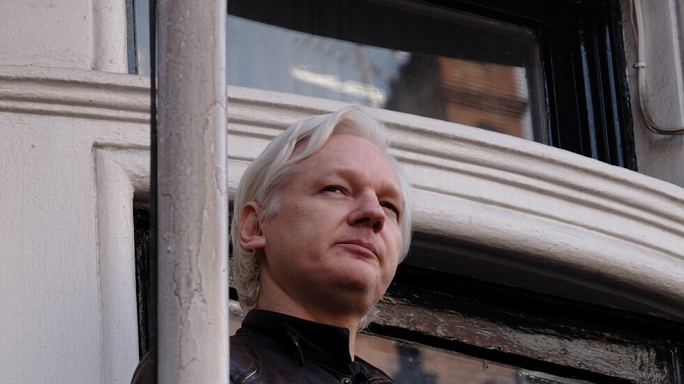 أسانج يدعو ملك بريطانيا لزيارته في السجن