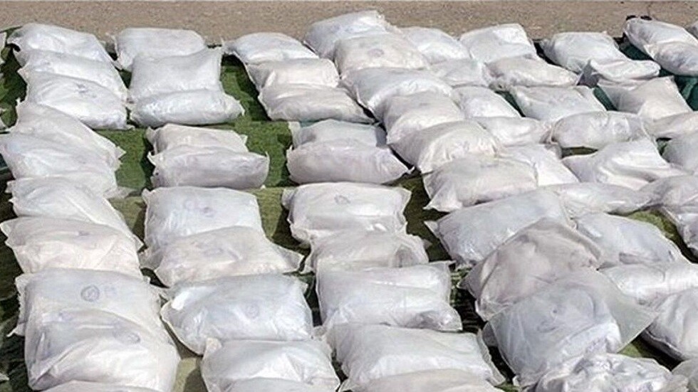 الشرطة الإيرانية تعتقل زعيم عصابة كبيرة لتوزيع الكريستال المخدر في زاهدان