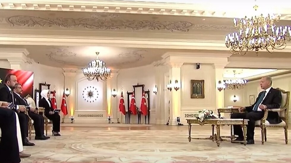 أردوغان: العمليات العسكرية التركية خارج حدود البلاد لم تنته نحن ننتظر الوقت المناسب فقط (فيديو)