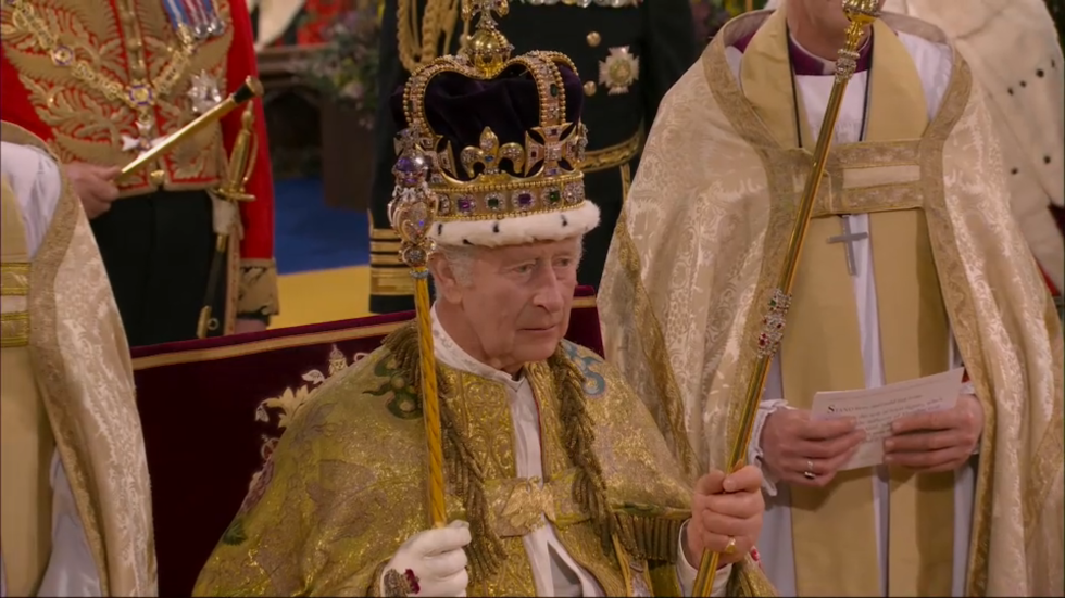 بريطانيا تتوج تشارلز الثالث ملكا خلفا لوالدته الراحلة الملكة إليزابيث