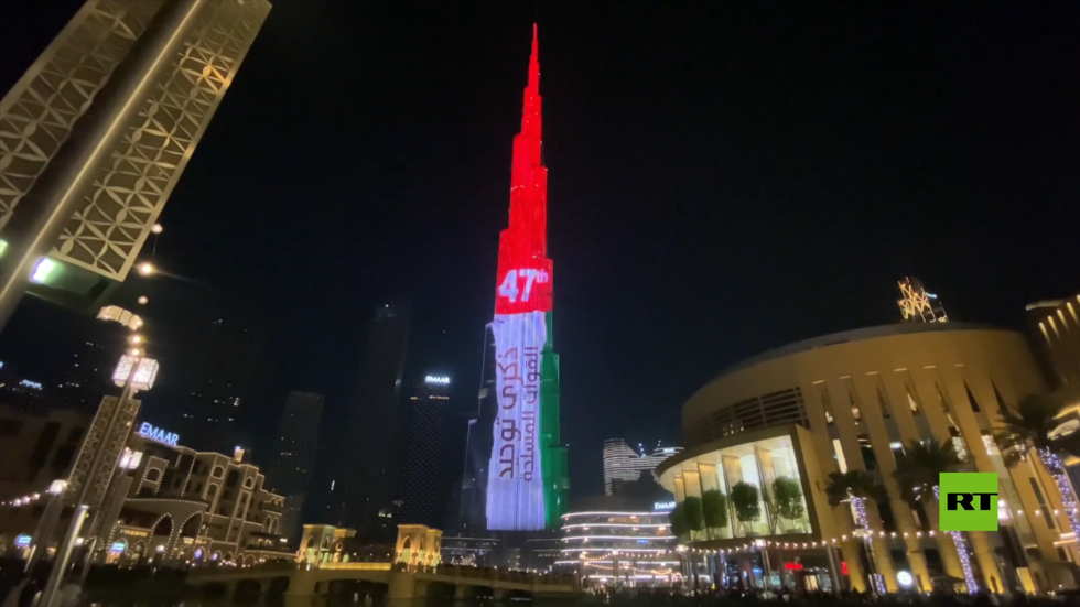 اضاءة برج خليفة بمناسبة ذكرى توحيد القوات المسلحة الإماراتية