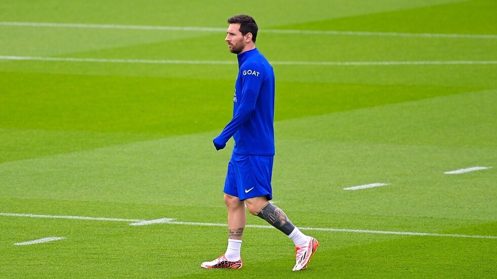 ميسي يتدرب بمفرده