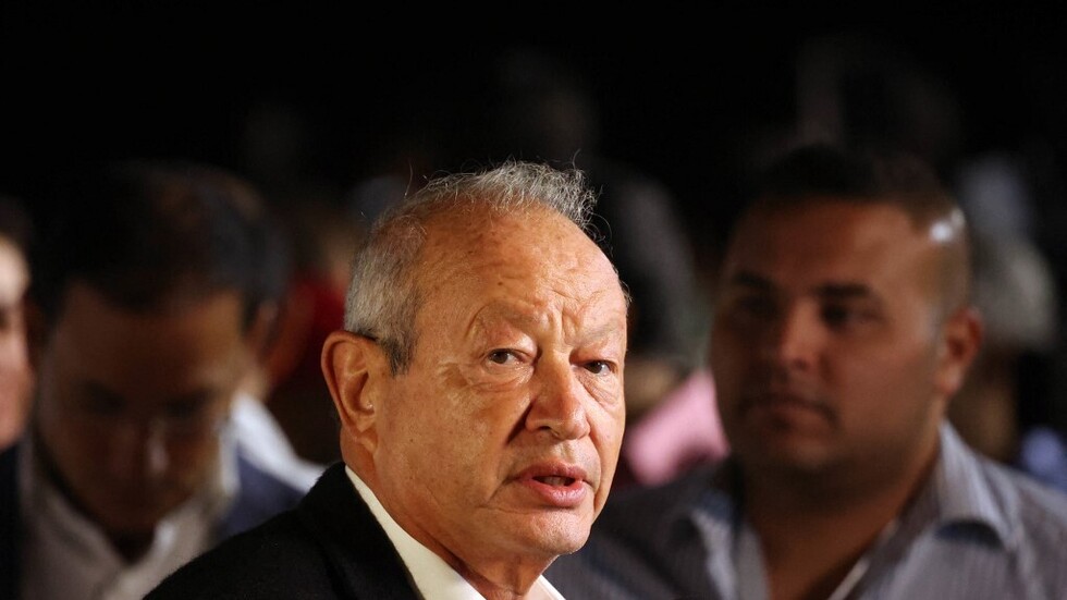 نجيب ساويرس يوضح تصريح شقيقه حول وقف الاستثمار في مصر