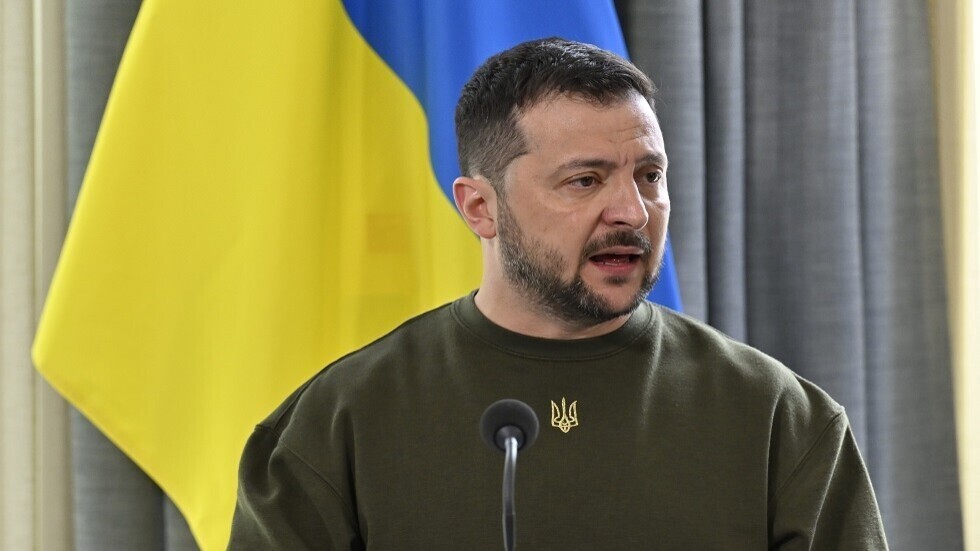 صحيفة: فرص زيلينسكي في حفظ ماء وجهه تتضاءل يوما بعد يوم