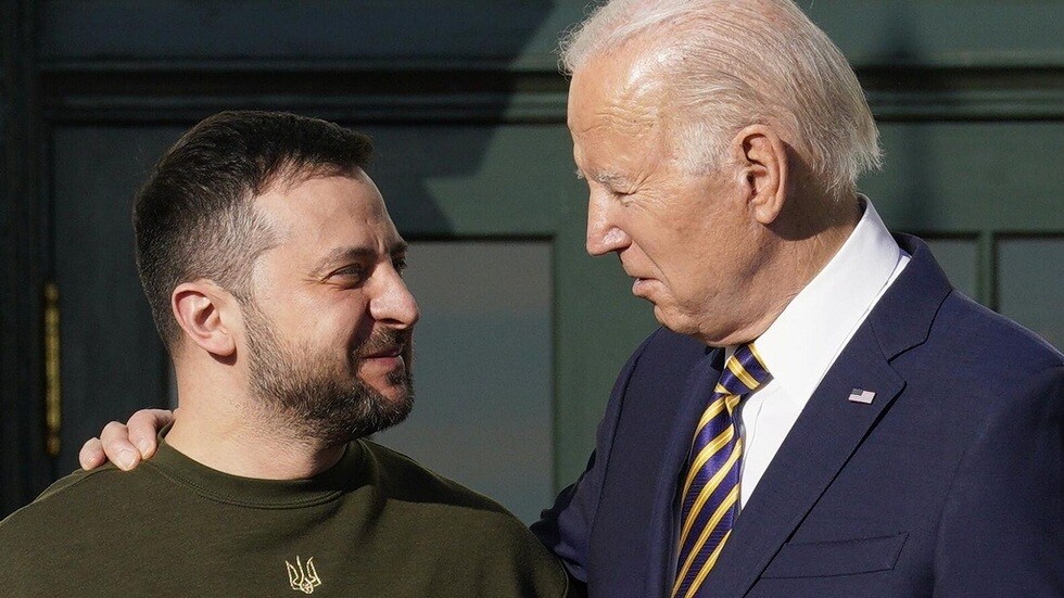 خبير عسكري أمريكي: واشنطن على يقين تام بهزيمة زيلينسكي