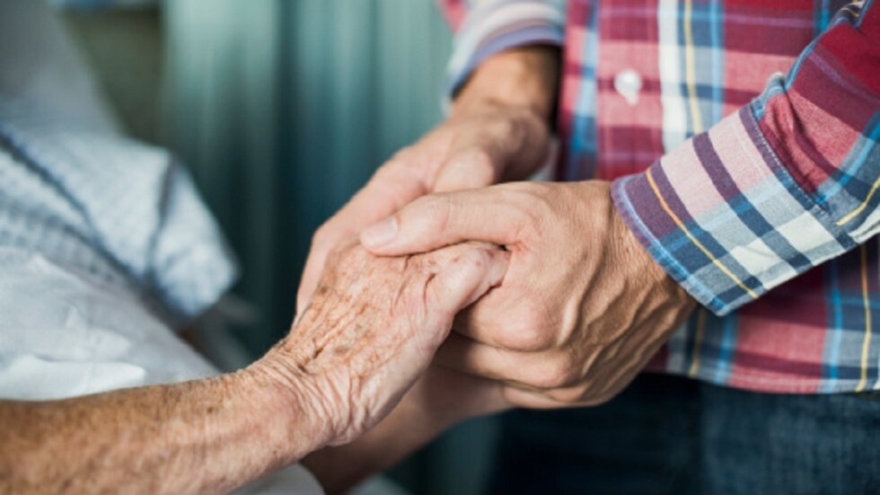 الجزائر.. رحيل الحاجة فاطمة معزوز أكبر معمّرة في العالم (صورة)