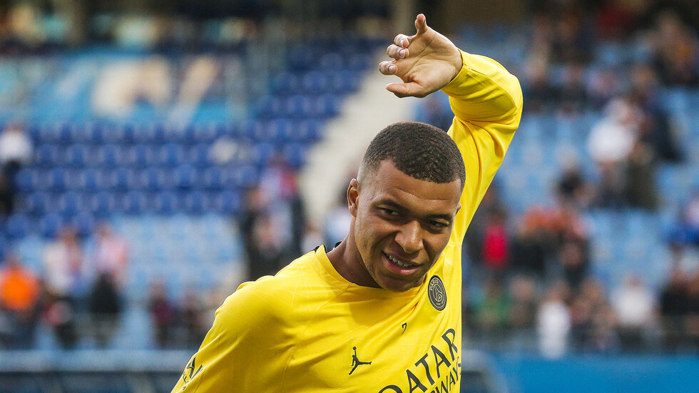 مبابي يرد على شائعات أزمة صيام رمضان