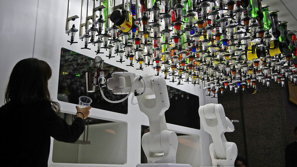 عالم بريطاني يحذر من تهديد خطير للبشرية يأتي من الذكاء الاصطناعي