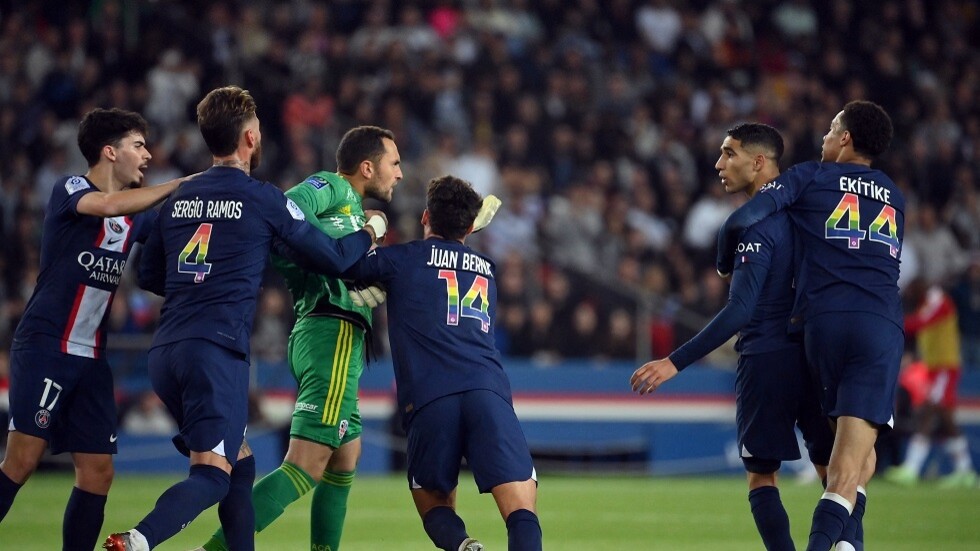 ميسي يورط حكيمي في أزمة جديدة (فيديو)