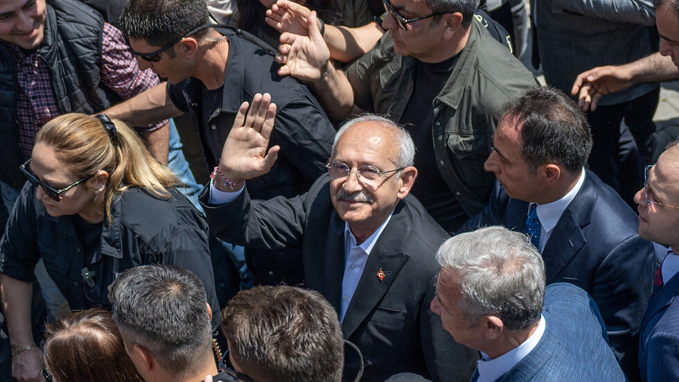 كليتشدار أوغلو: أدعو أبطالنا في الديمقراطية لعدم ترك صناديق الاقتراع حتى انتهاء الفرز