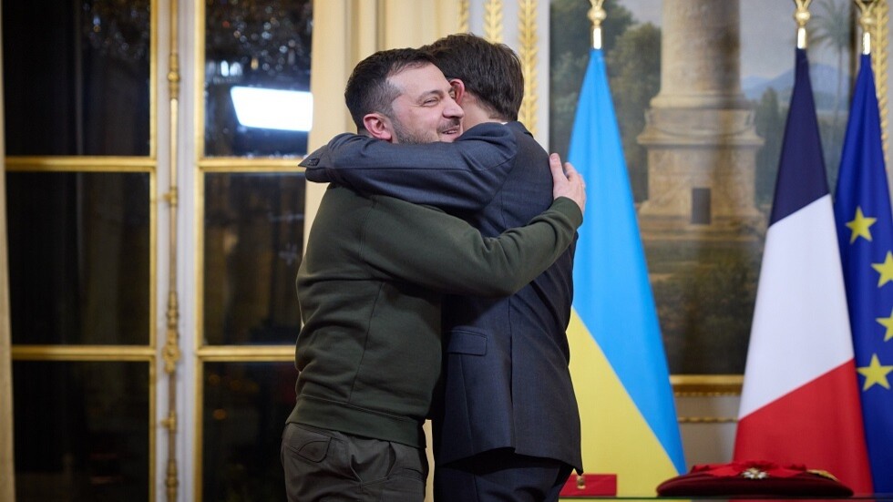 "الإليزيه": زيلينسكي وماكرون يناقشان "دعم أوكرانيا على المستويين العسكري والإنساني"