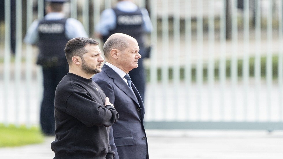 "بيلد": زيلينسكي ينسى هاتفه الذكي في برلين