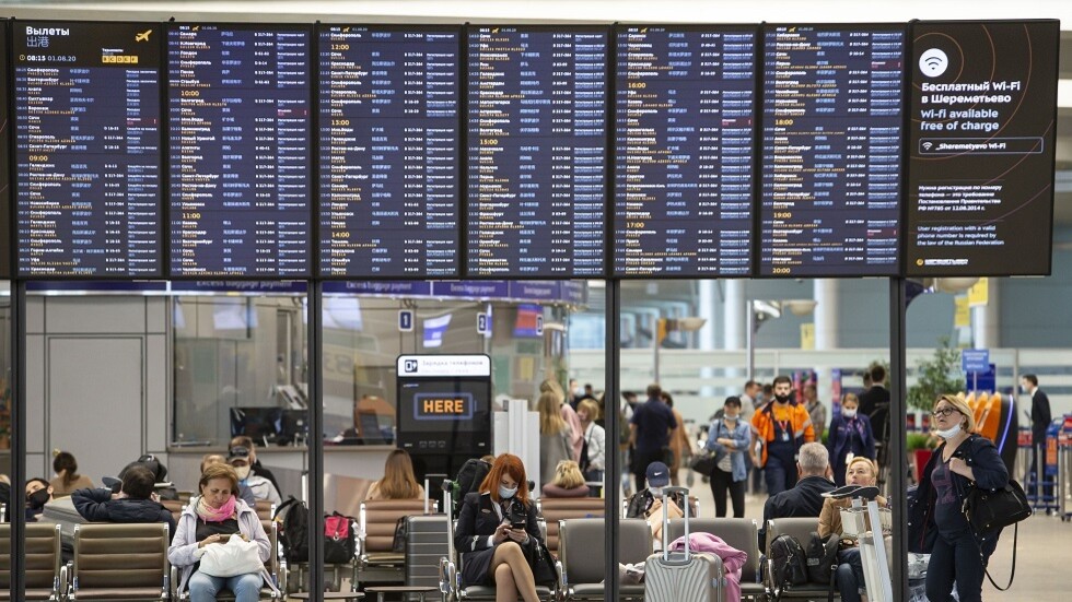 الأمن الروسي يضبط رجلا حاول تهريب 24 كلغ من الذهب في مطار موسكو (فيديو)