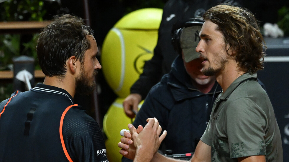 الروسي مدفيديف يقصي زفيريف ويتأهل لربع نهائي روما