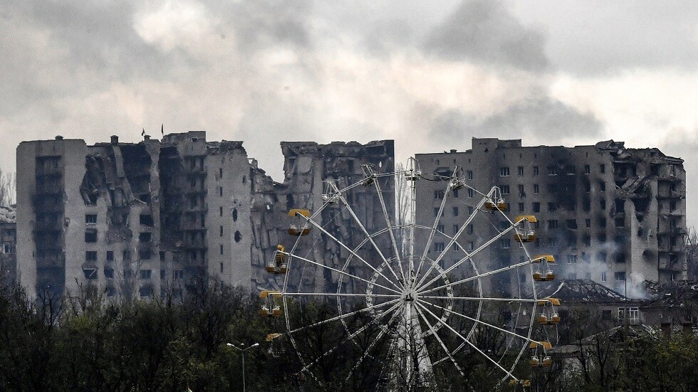 مواطنة من أرتيوموفسك: رفضنا دخول مسلحين أوكرانيين إلى المبنى فقصفوه بالصواريخ