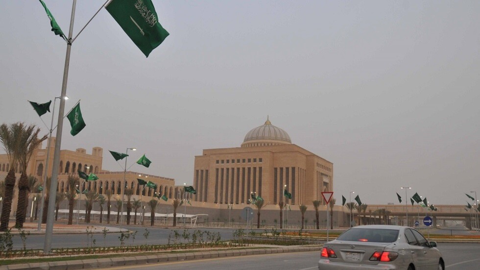 فتاة سعودية تحصد ملايين المشاهدات بتغريدة عن والدها الميت