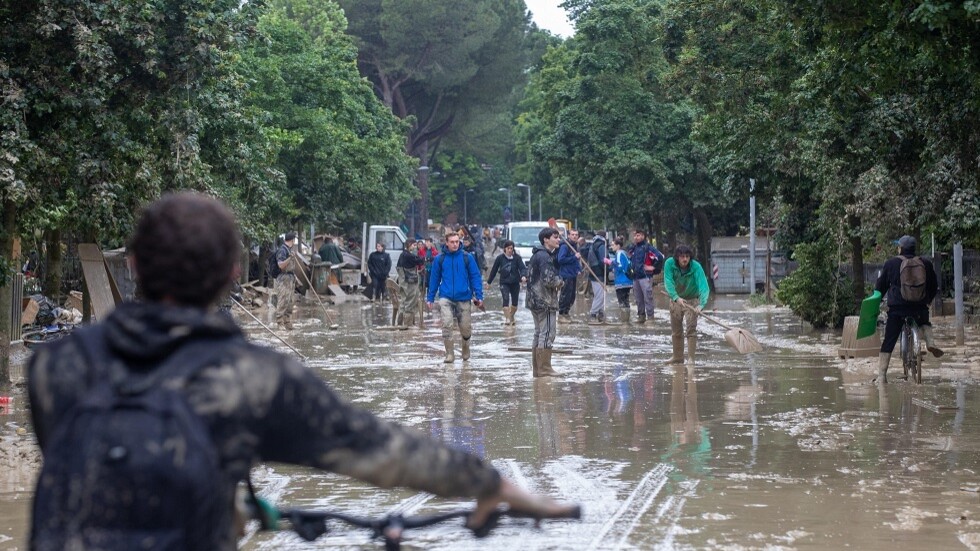 ارتفاع حصيلة الفيضانات في إيطاليا إلى 14 قتيلا