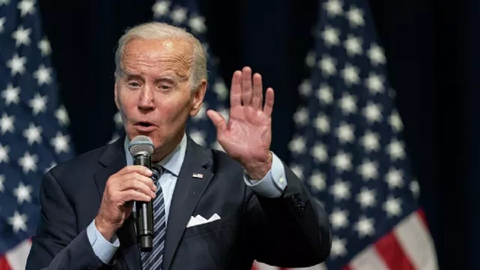 "اصمتوا".. بايدن يرفض الإجابة عن أسئلة الصحفيين حول أزمة سقف الدين