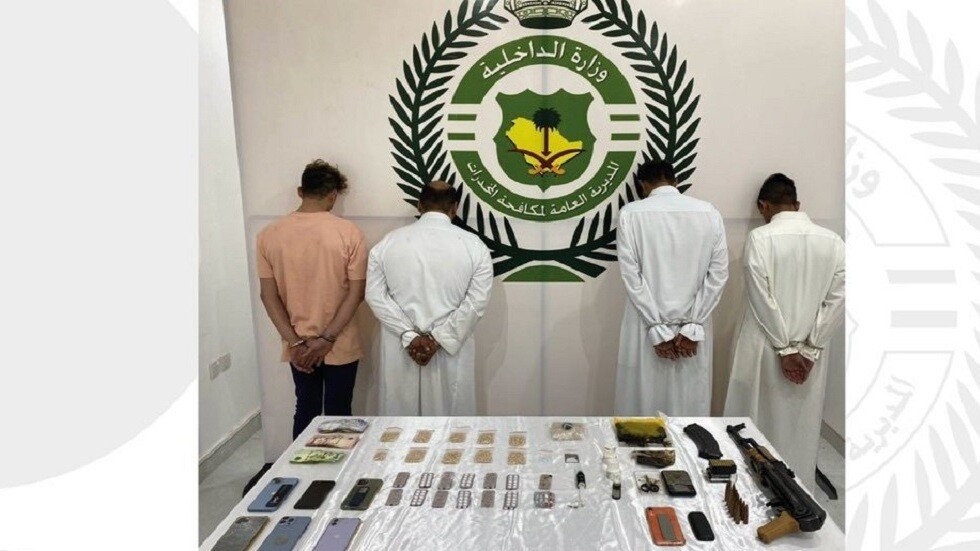 السعودية.. القبض على 4 مروّجين للحشيش والأمفيتامين والشبو
